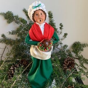 Mrs Cratchit Caroler